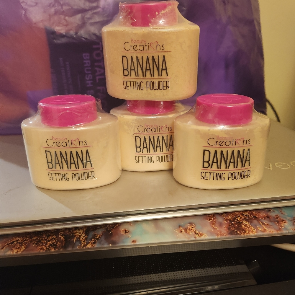 SOLD**Makeup, setting powder.  4 available. Price is for each. Can bundle